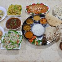 Best Vegetarian Indian Food in Dubai - Maharaja Express Restaurant Meena Bazaar